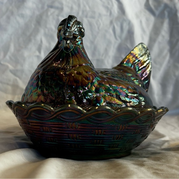Vintage 1970 Fenton Carnival Nesting Hen covered dish. - Picture 1 of 10